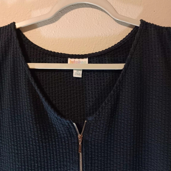 Women's Navy Zip-Front Sleeveless Top - Picture 6 of 11